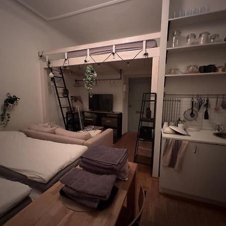 Apartamento Uniikki, Kodikas Ja Supermukava Huoneisto Ydinkeskustassa! Helsinki Exterior foto
