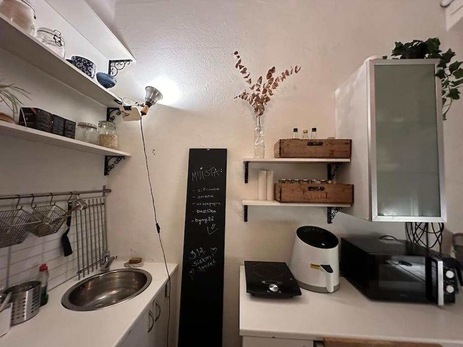 Apartamento Uniikki, Kodikas Ja Supermukava Huoneisto Ydinkeskustassa! Helsinki Exterior foto